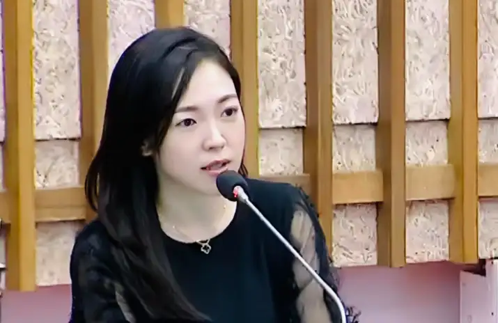 市議員白喬茵批評，賴清德治理國家缺乏智慧、手腕與度量，「就像每月領五十萬薪水來玩玩具的政治嬰兒」。（記者吳文生攝）