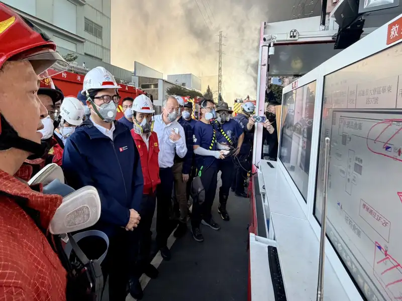 大發工業區火警 市長陳其邁視察現場全力滅火