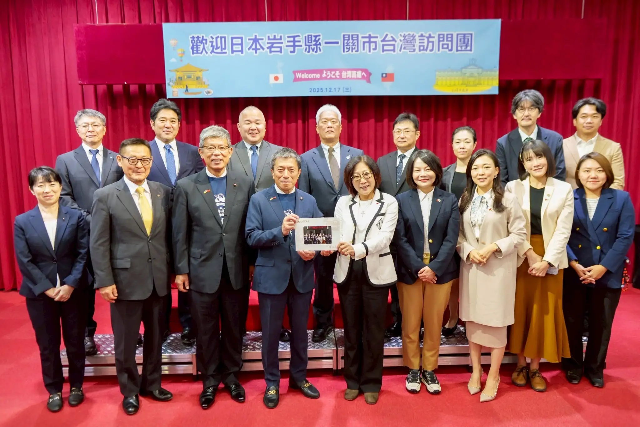 議長康裕成率國民外交促進會會長湯詠瑜、副會長鄭孟洳、邱于軒、白喬茵，以及范織欽議員接待日本岩手縣一關市市長佐藤善仁、議長勝浦伸行一行。（高雄市議會提供）