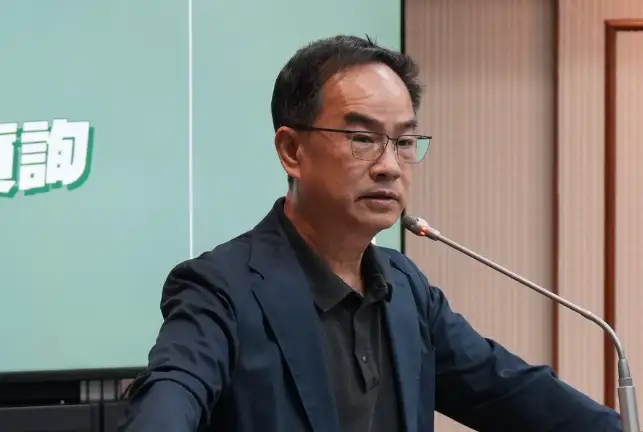 立委李昆澤關注高雄郵輪發展，呼籲交通部持續增加高雄港相關補助措施。（記者吳文生攝）