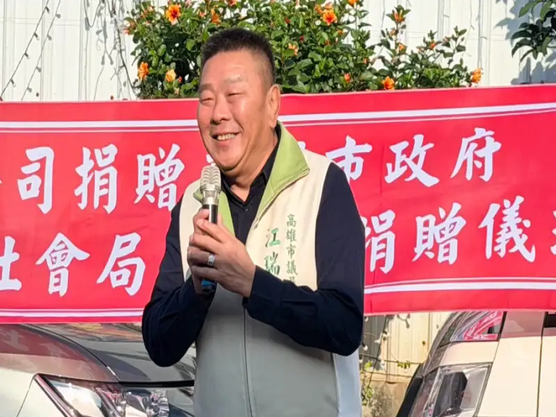 名翎企業送暖行動不便者　江瑞鴻見證愛心車輛上路