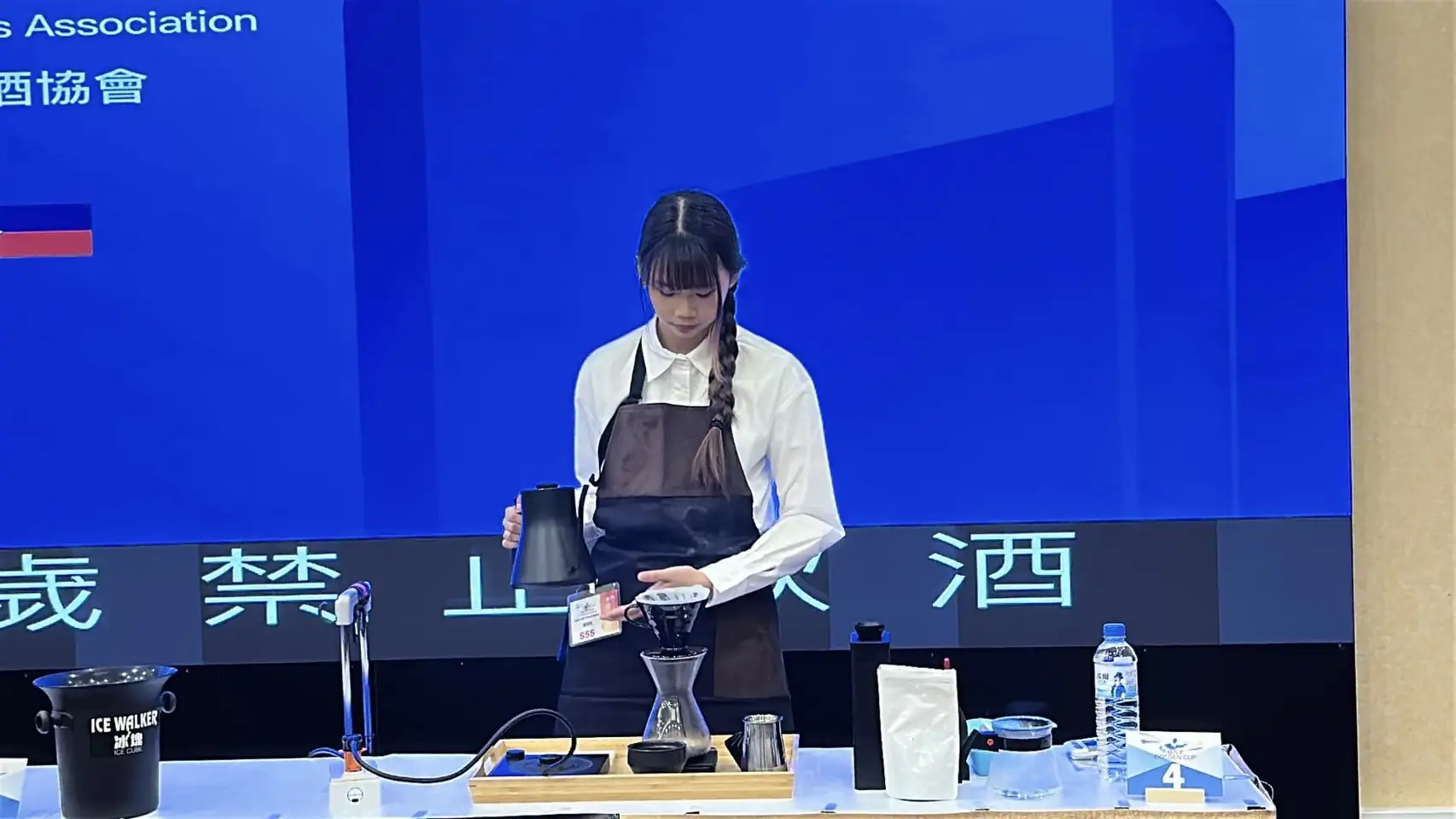 羅郁媄參賽過程十分專注。(圖/崑山科技大學 提供)