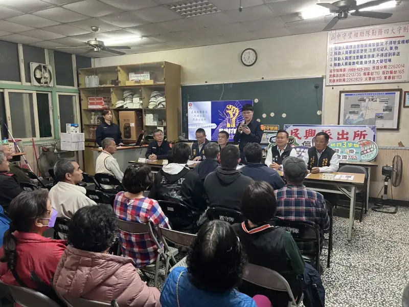 民雄警深入社區宣導防詐與交通安全　打造高齡友善治安防護網