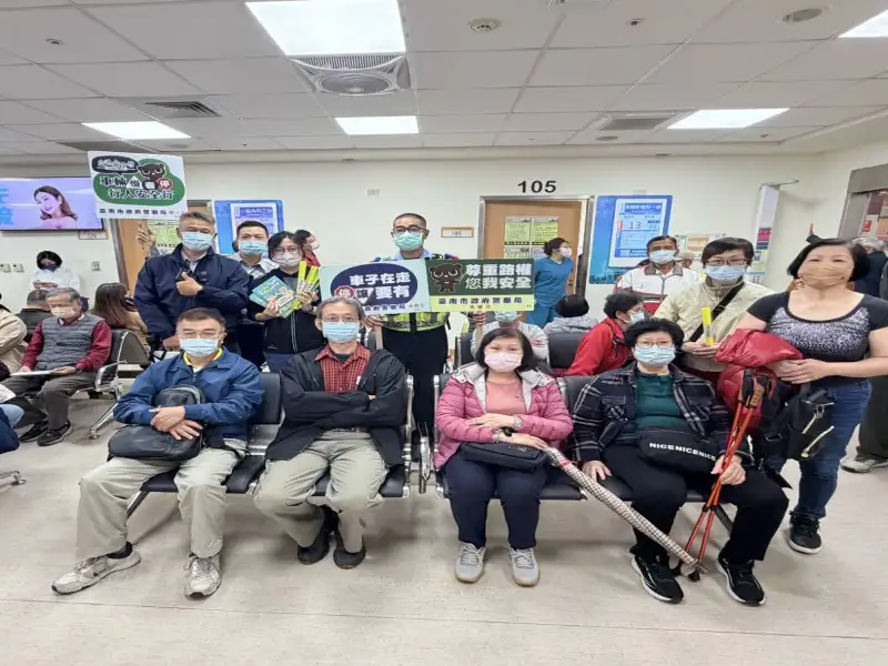 看診空檔不空等 五分局走入成大醫院推安全宣導