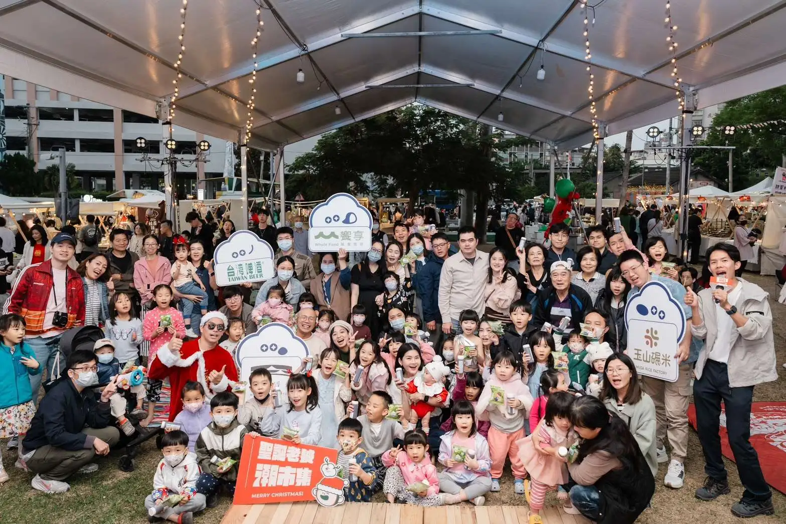 雲林縣政府文化觀光處辦理「聖誕老饕音樂潮市集」，吸引許多大小朋友參與，氣氛熱絡。(圖/雲林縣政府 提供)