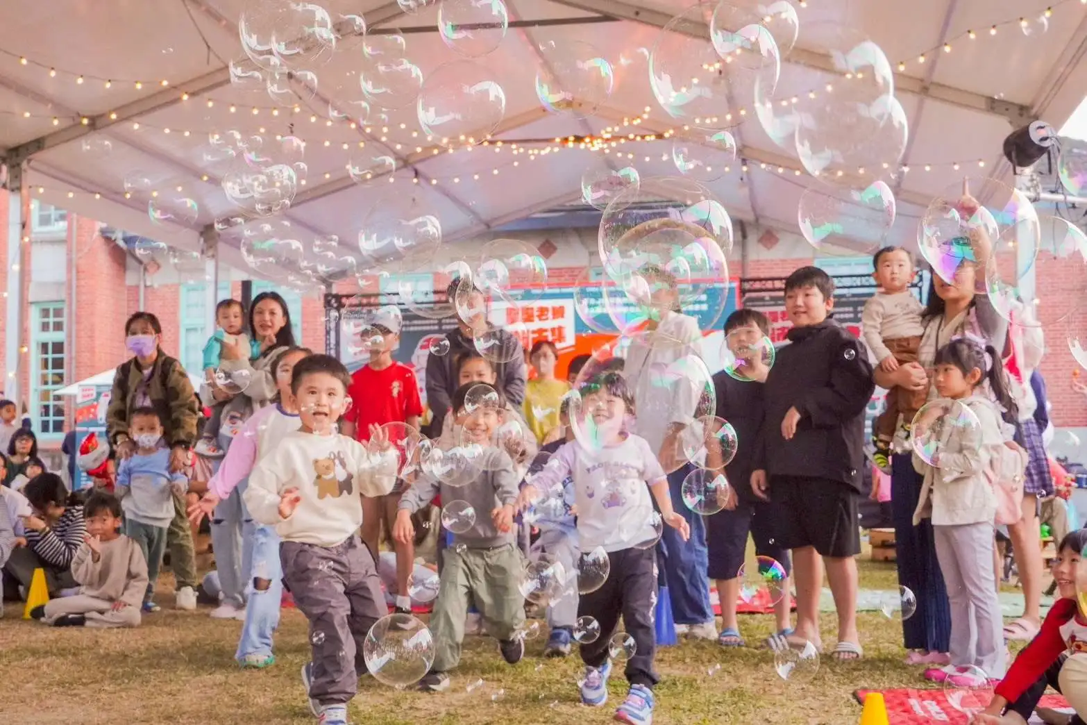 現場安排多元化活動，讓不同年齡層都能在市集中找到屬於自己的節慶樂趣。(圖/雲林縣政府 提供)