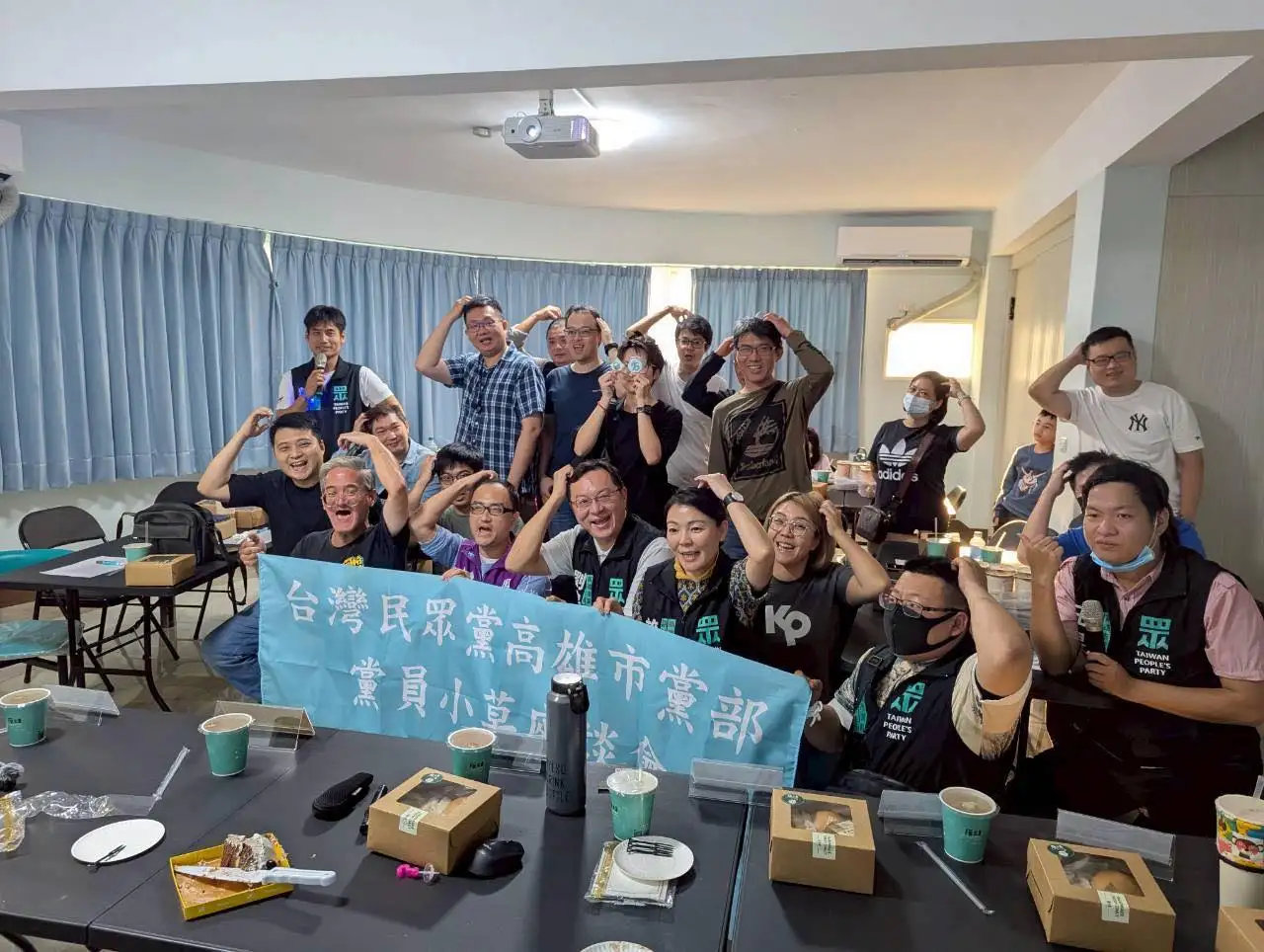 民眾黨高雄市黨部指出，十二月份小草黨員座談會已於近日圓滿落幕。（高雄市黨部提供）