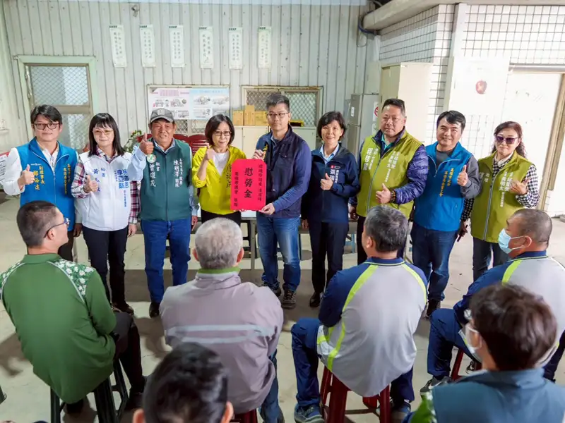 高雄市議長康裕成慰勞海線清潔隊員  連兩天傳達感謝與支持