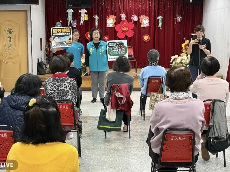 南警五分局歲末關懷  深入社區守護長者交通安全