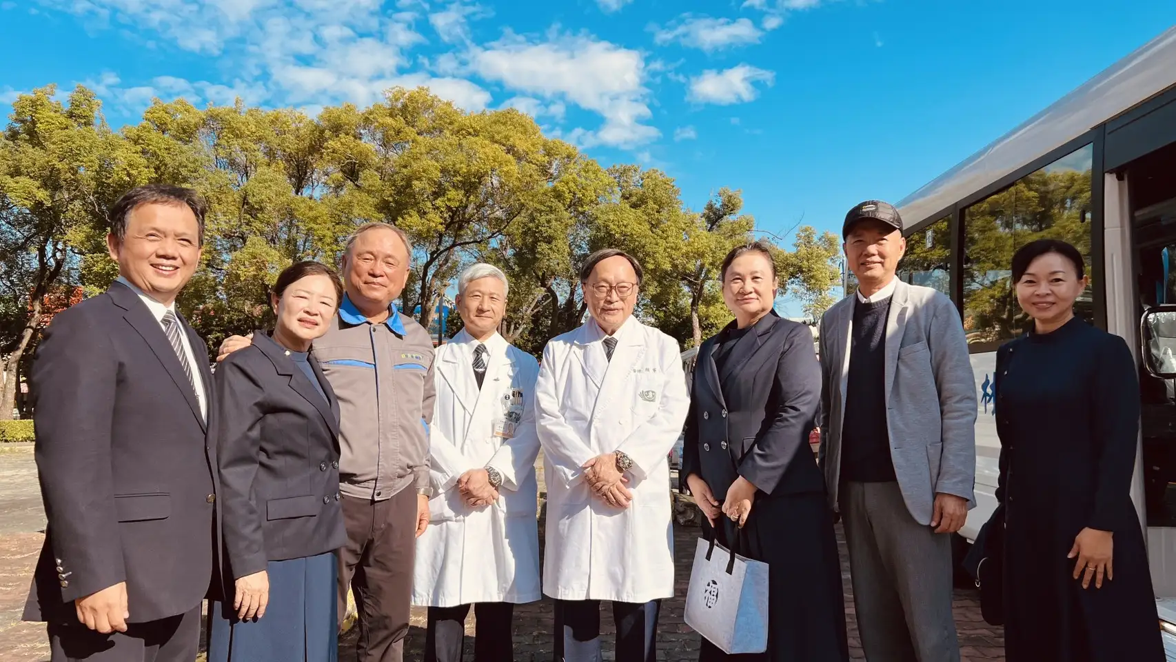 寶綠特集團展現企業長期投入公益、支持偏鄉醫療照護的承諾與行動。(圖/大林慈濟醫院提供)