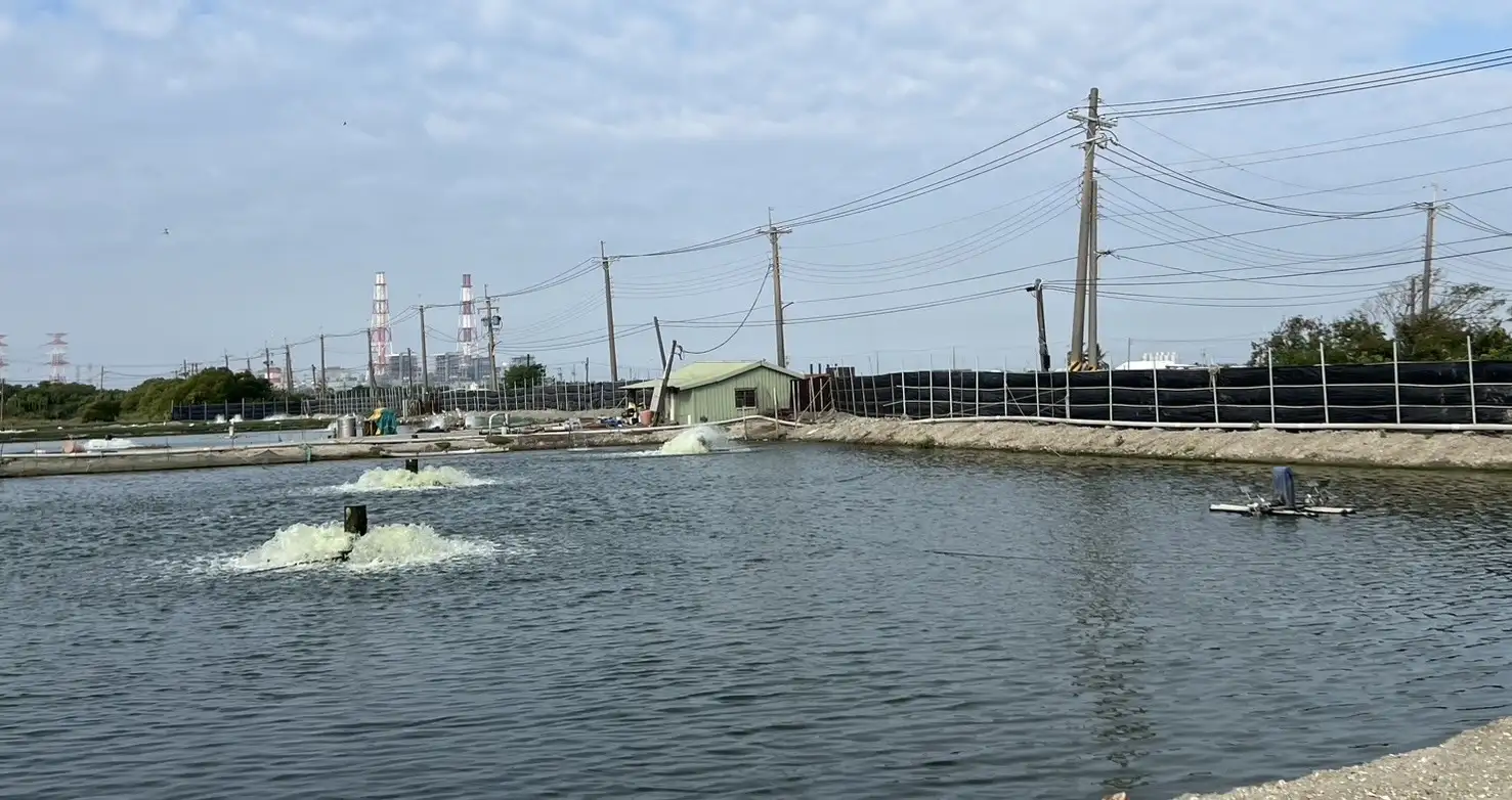 高雄市海洋局指出，受冷氣團影響，恐造成養殖漁業寒害災情及漁產物損失，提醒漁民提高警覺，及早做好防寒準備。（海洋局提供）