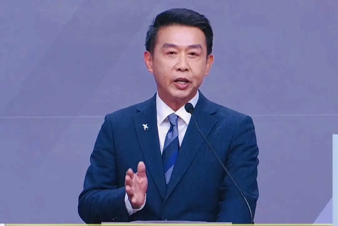 許智傑在高雄市長初選首場政見發表會中，展現清晰市政藍圖與準市長格局，力拚「科技、經濟、魅力、歡喜」願景。（記者吳文生攝）