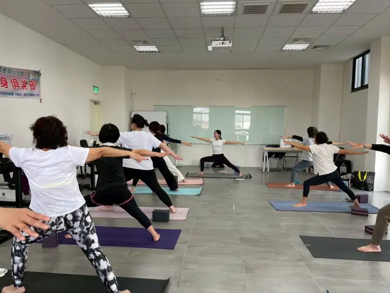 深化東高雄在地學習能量 勞工大學「全方位伸展瑜珈」旗山班正式開課