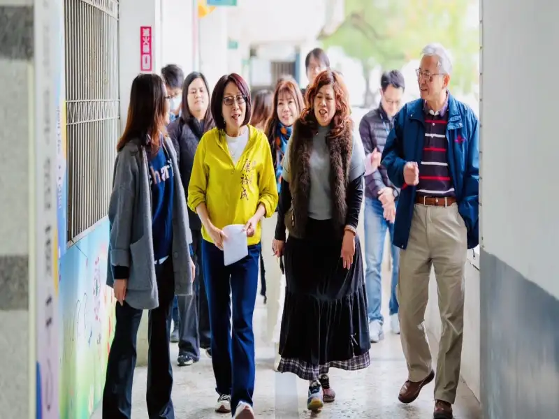 康議長臨時會前夕走訪三校      實地爭取經費優化教學環境