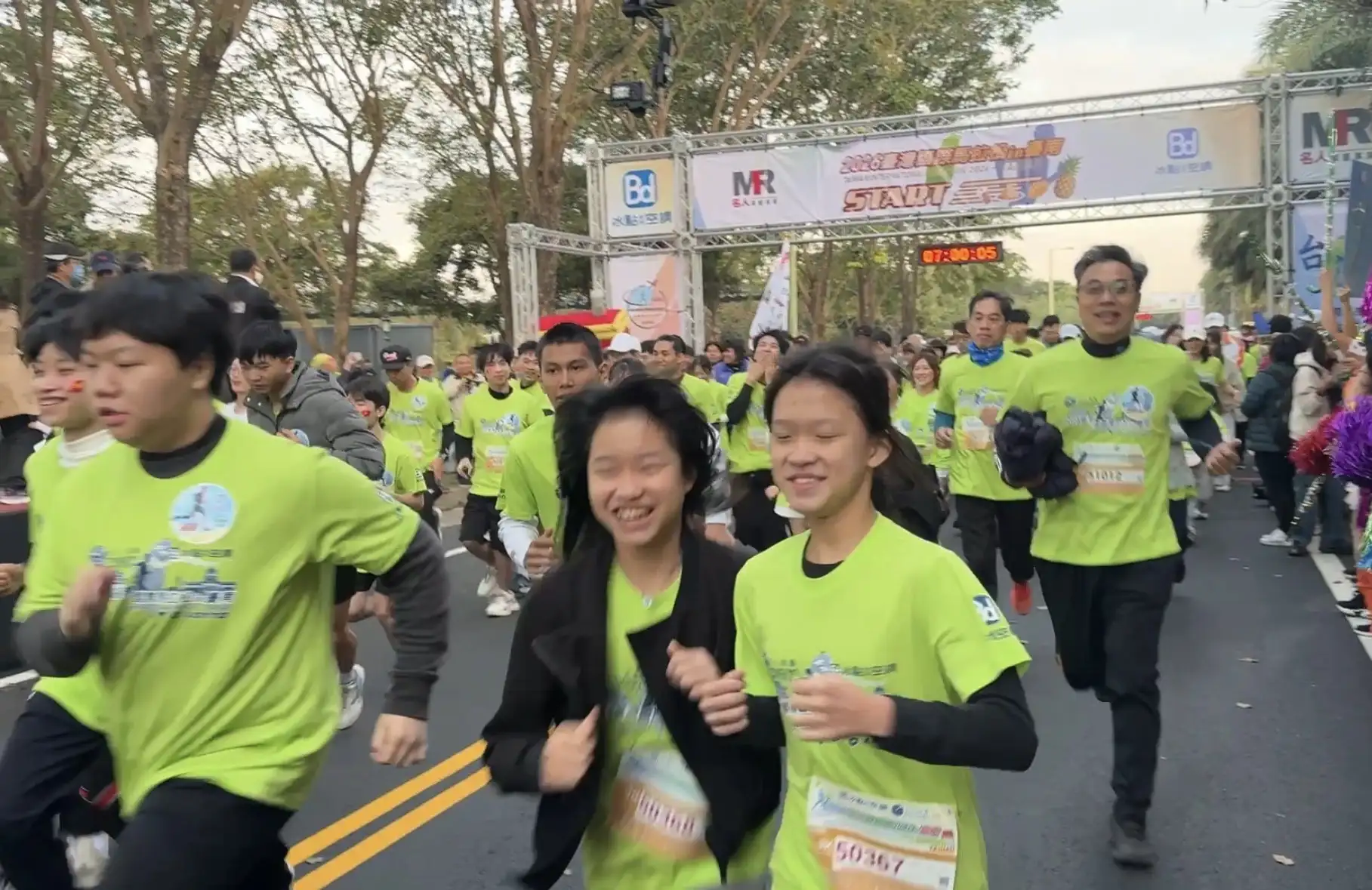 中華醫大教職員生及校友身體力行參賽，響應運動健身。(圖/中華醫大 提供)