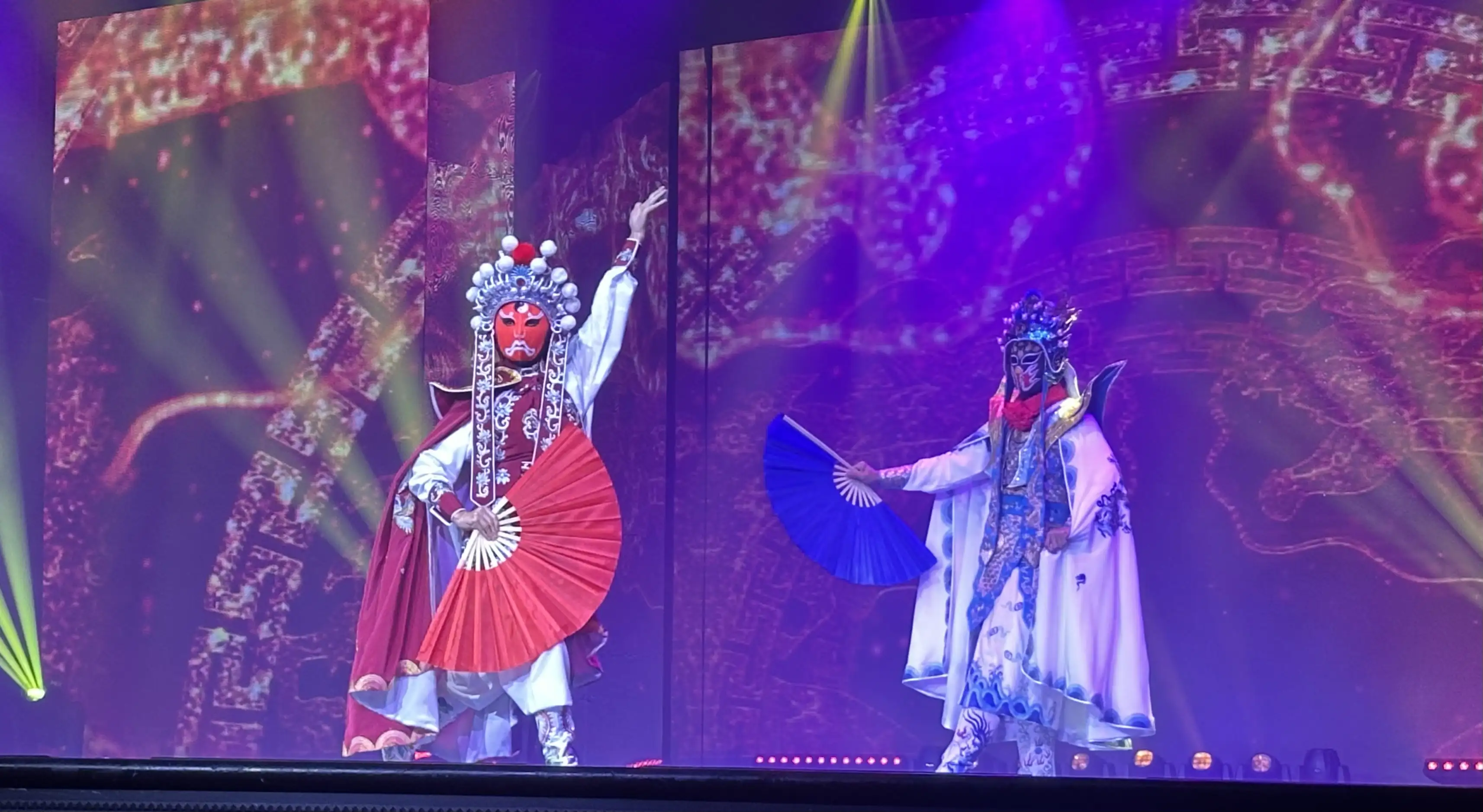 探索星號船上亦安排川劇變臉表演，為航程增添濃厚東方藝術魅力。(圖/探索星號郵輪提供)