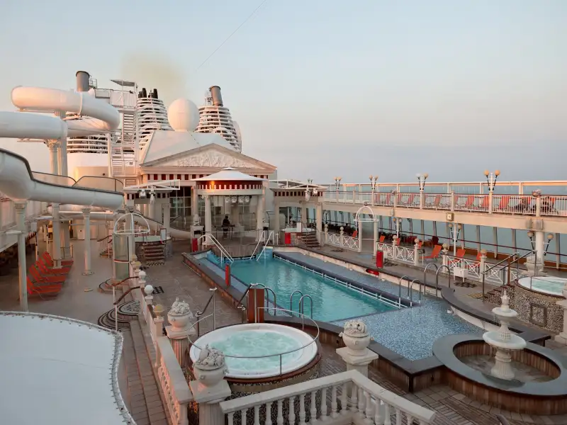 麗星郵輪雙首航重返高雄港　探索星號策展式航程掀起海上藝文熱潮