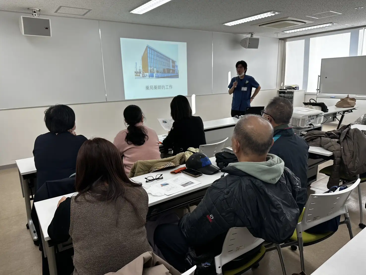 日本八王子藥劑中心社區藥局分享日本藥師工作內容。(圖/嘉南藥理大學藥 提供)