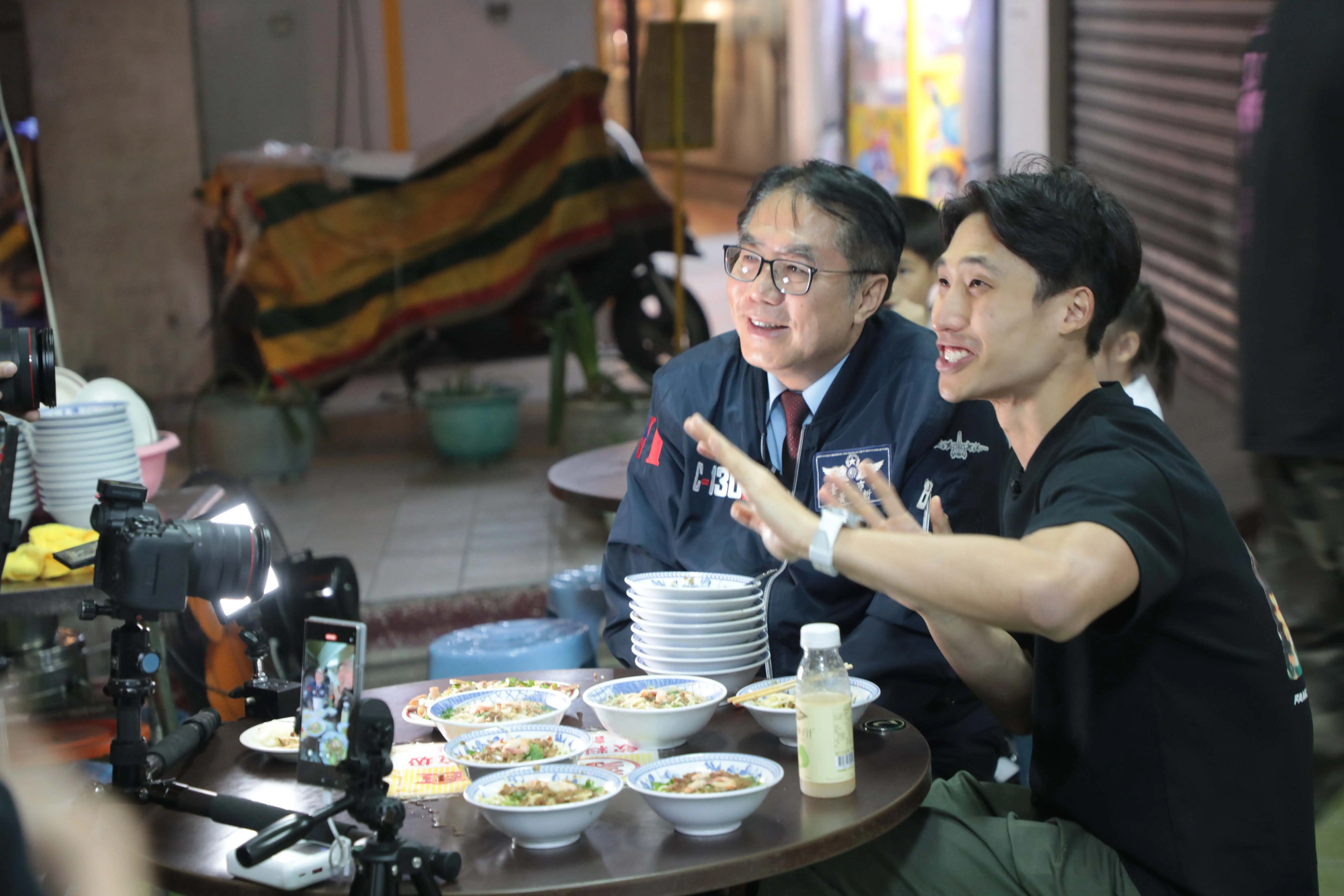 市長黃偉哲前往探班，為Zermatt Neo挑戰臺南擔仔麵加油打氣。(圖/臺南市政府提供)