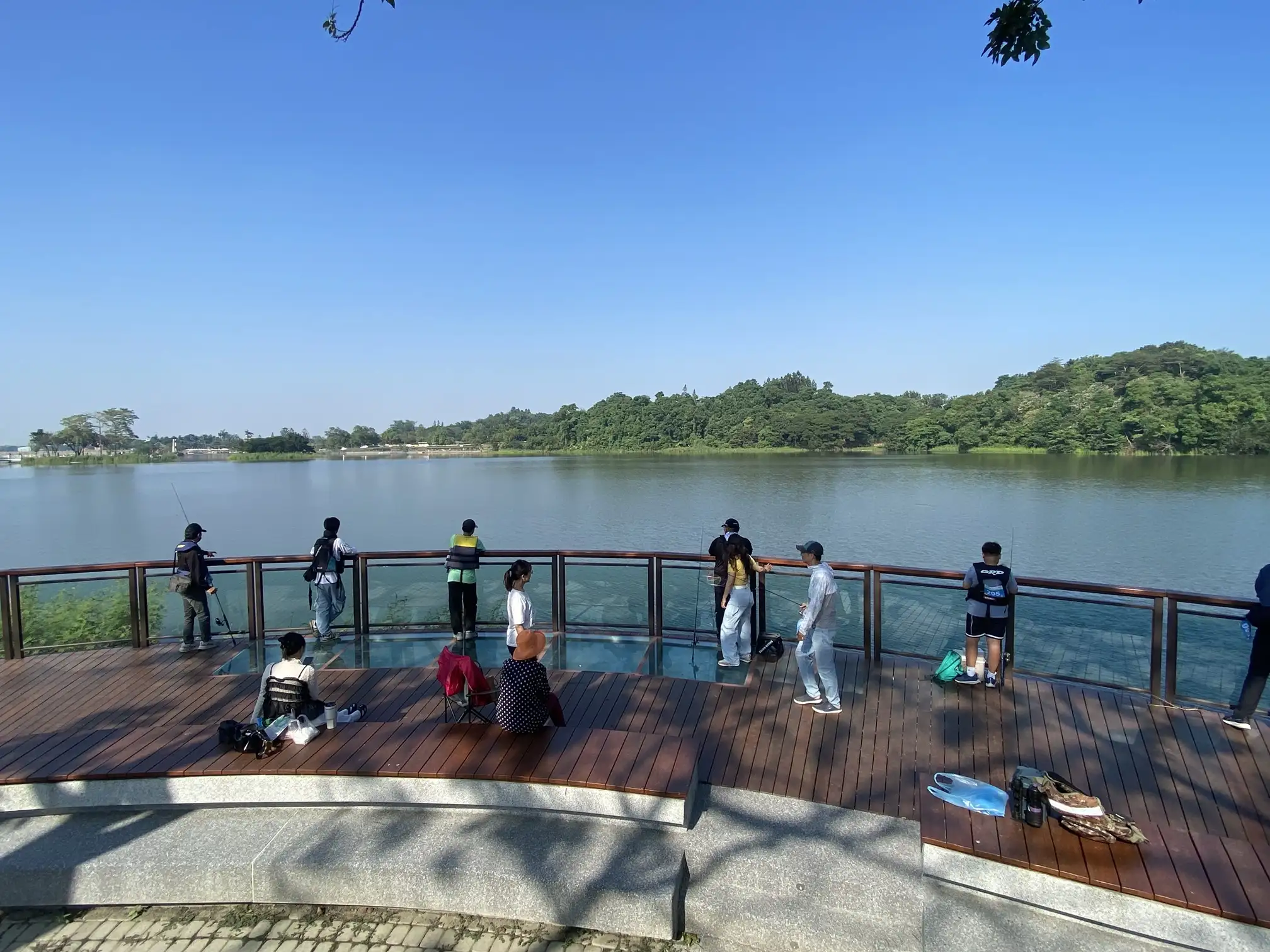 三粒亭環湖步道結合湖岸景觀與環境教育導覽，展現虎頭埤推動永續旅遊的成果。(圖/臺南市政府提供)