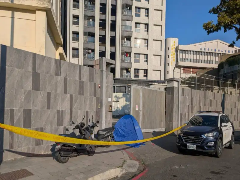 操作電捲門疑失誤　高雄左營男子不幸夾困送命