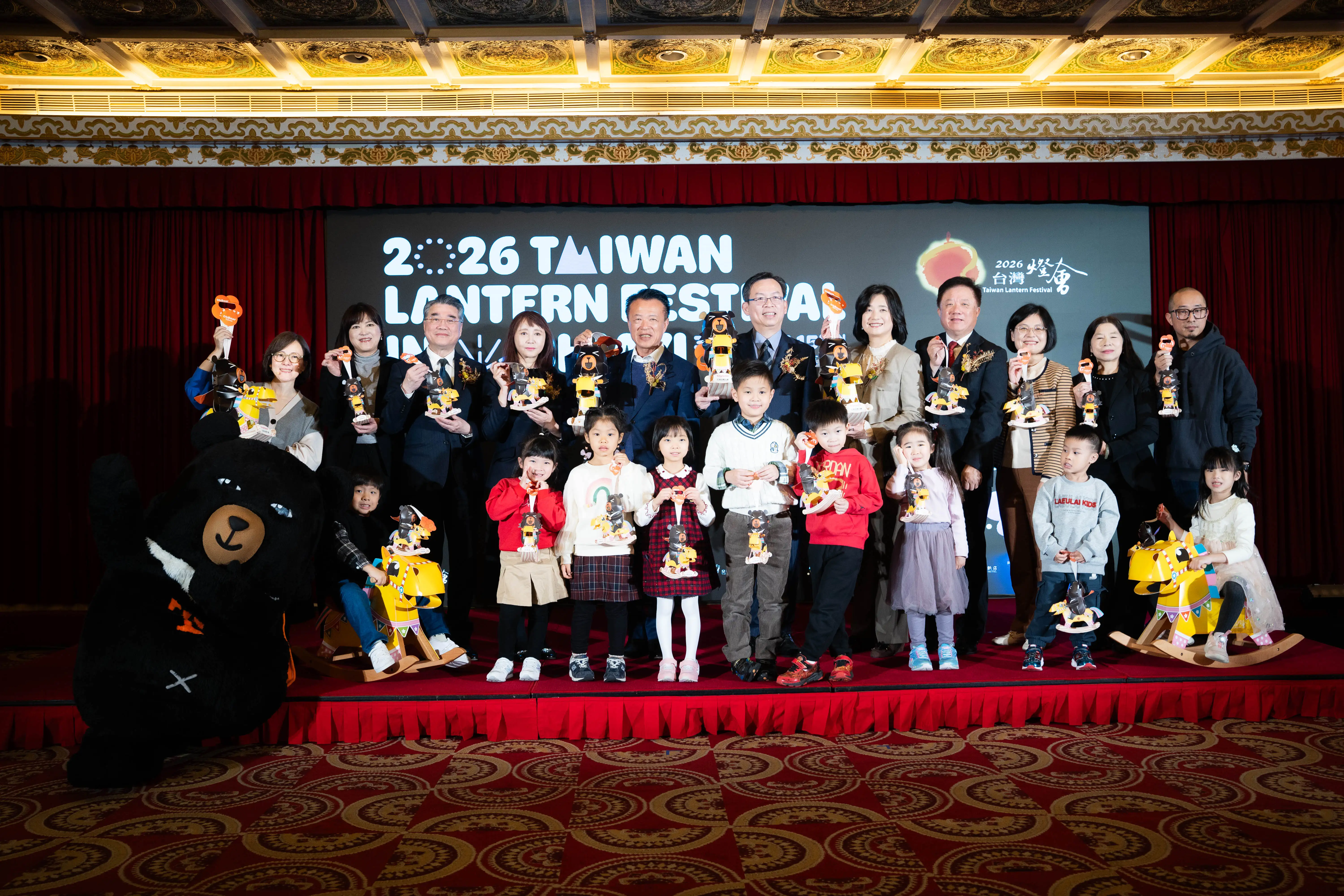 「喔熊馬抵嘉」小提燈童趣又實用，陪你一起迎接2026台灣燈會的幸福時光。(圖/嘉義縣政府 提供)