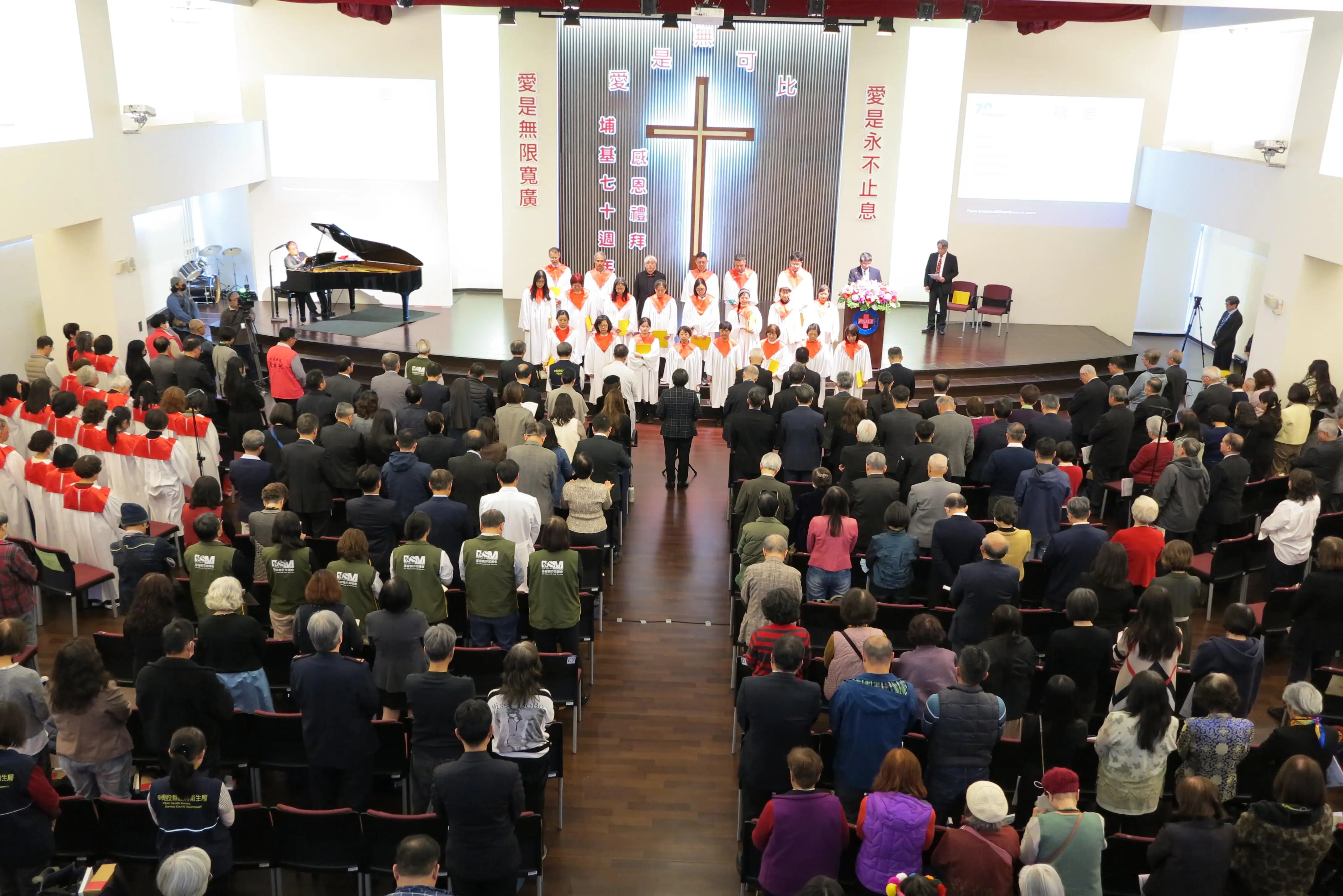 埔里基督教醫院70週年感恩禮拜，逾400人齊聚見證。（圖/埔基提供）