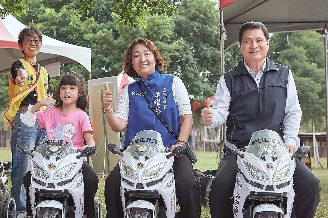 市議員李雅芬表示，高雄警察同仁與在地鄉親對林炎田局長北上接任台北市警察局長充滿不捨與祝福。（取自李雅芬臉書）