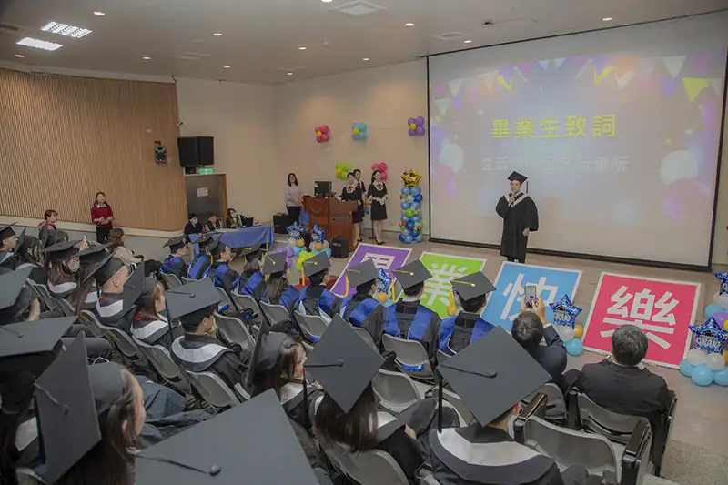 嘉藥生活系越南國際專班畢業生阮重阮以流利的中文分享台灣求學心路歷程。（圖／嘉南藥理大學　提供）