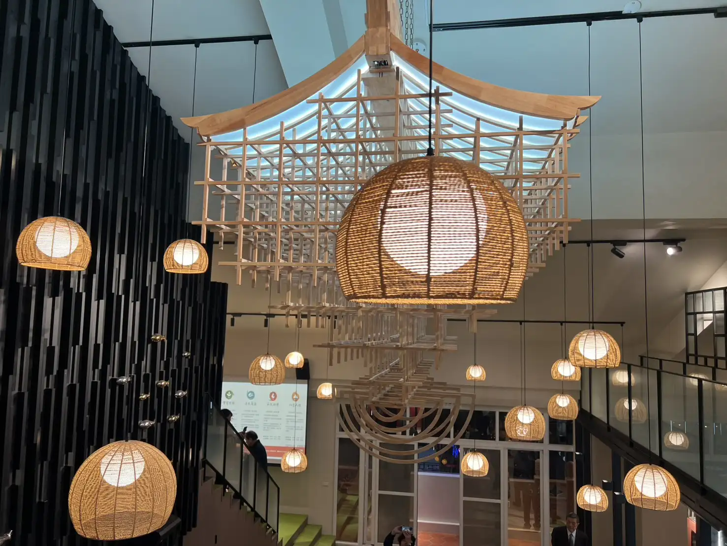 仁壽館以「金、木、水、火、土」等五行概念轉化為現代設計語彙。（圖／崑山科技大學　提供）