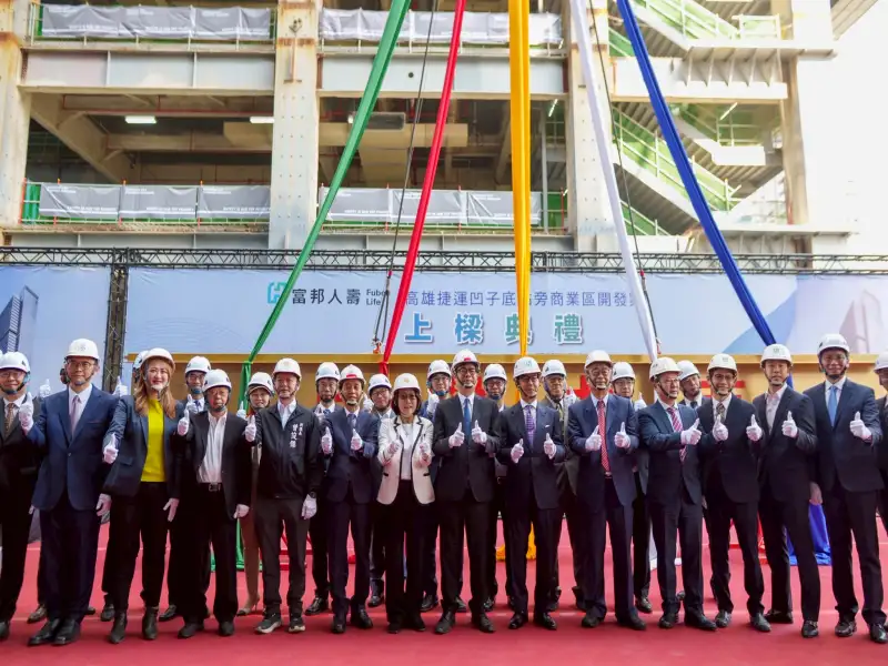 見證凹子底開發案上樑  康議長祝福工程圓滿順利