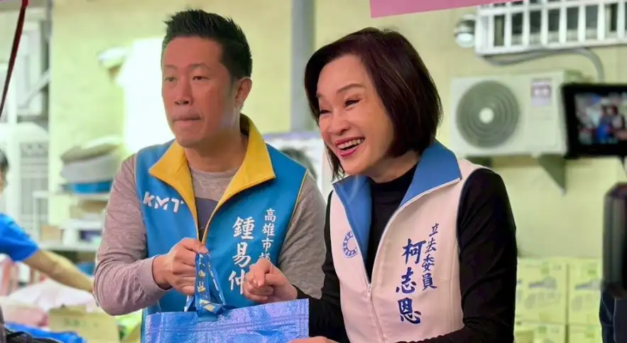 市議員鍾易仲呼籲，選戰還有一年，大家必須團結再團結，支持柯志恩，把高雄贏回來！（記者吳文生攝）