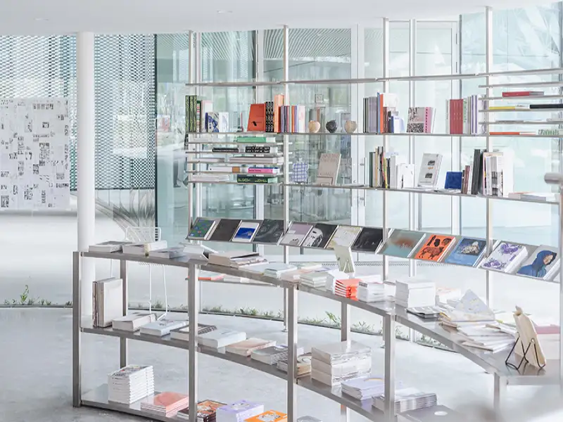 藝術、書籍與咖啡香交織新文化體驗 朋丁與Pharos Coffee進駐綠美圖！