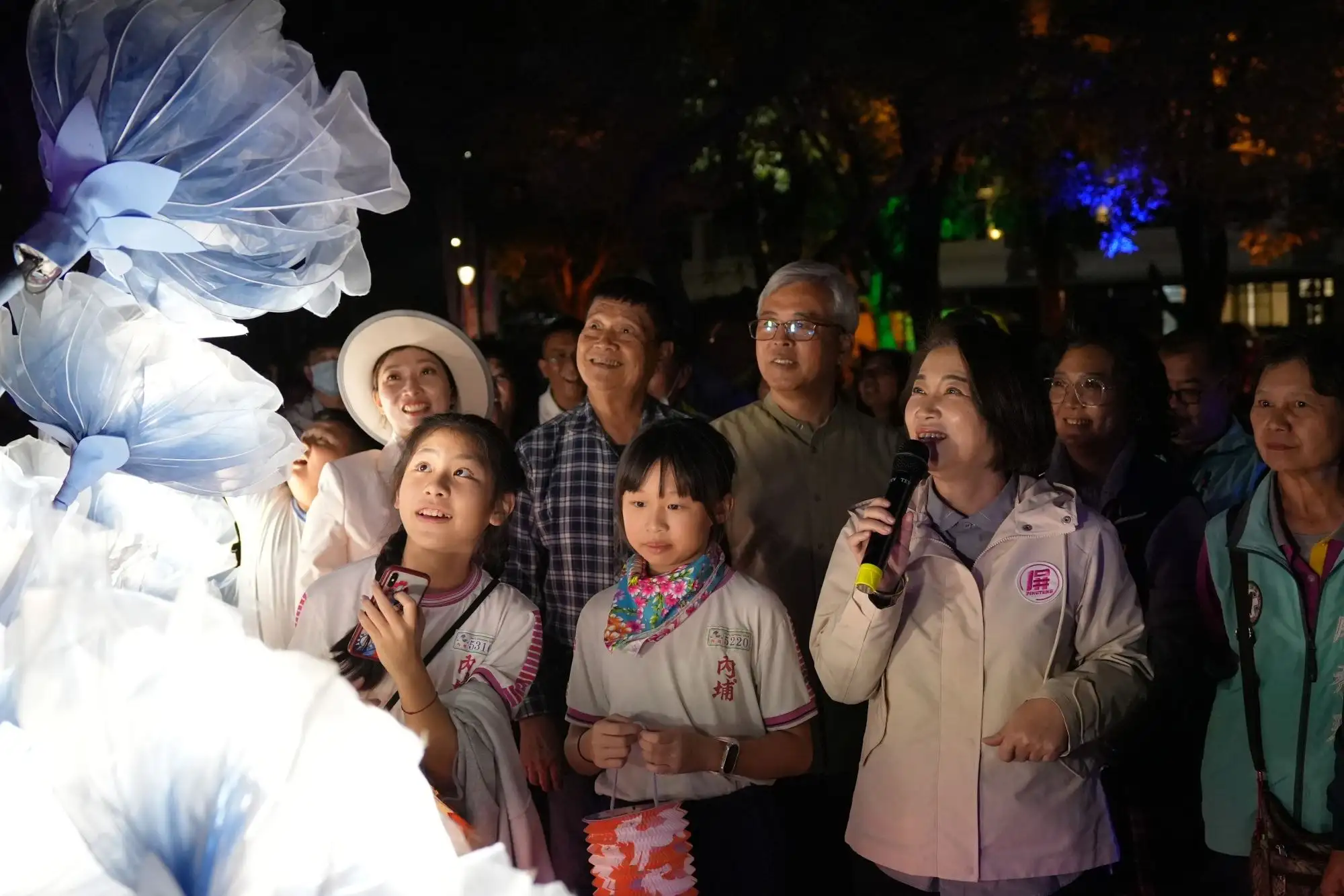 2026 屏東燈節 客家燈區於 內埔鄉龍頸溪畔公園 璀璨點亮，以「耀動客家」展現六堆文化的多元風貌。(圖/屏東縣政府 提供)