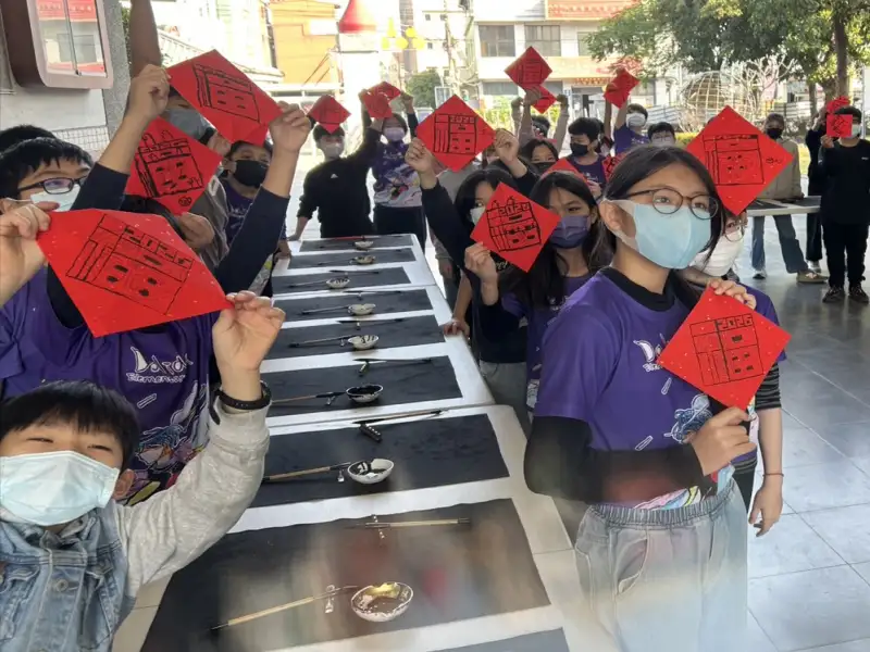 大寮國小迎丙午馬年辦理春聯揮毫 分齡書法教學深耕傳統文化