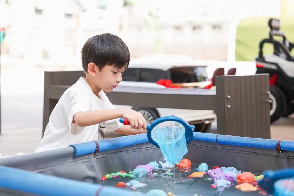 和逸飯店‧台南西門館設計彩色寶石尋找、透明魚族捕捉與金字塔迷宮三大關卡，讓孩子在遊戲中認識古埃及文化。(和逸飯店‧台南西門館提供)