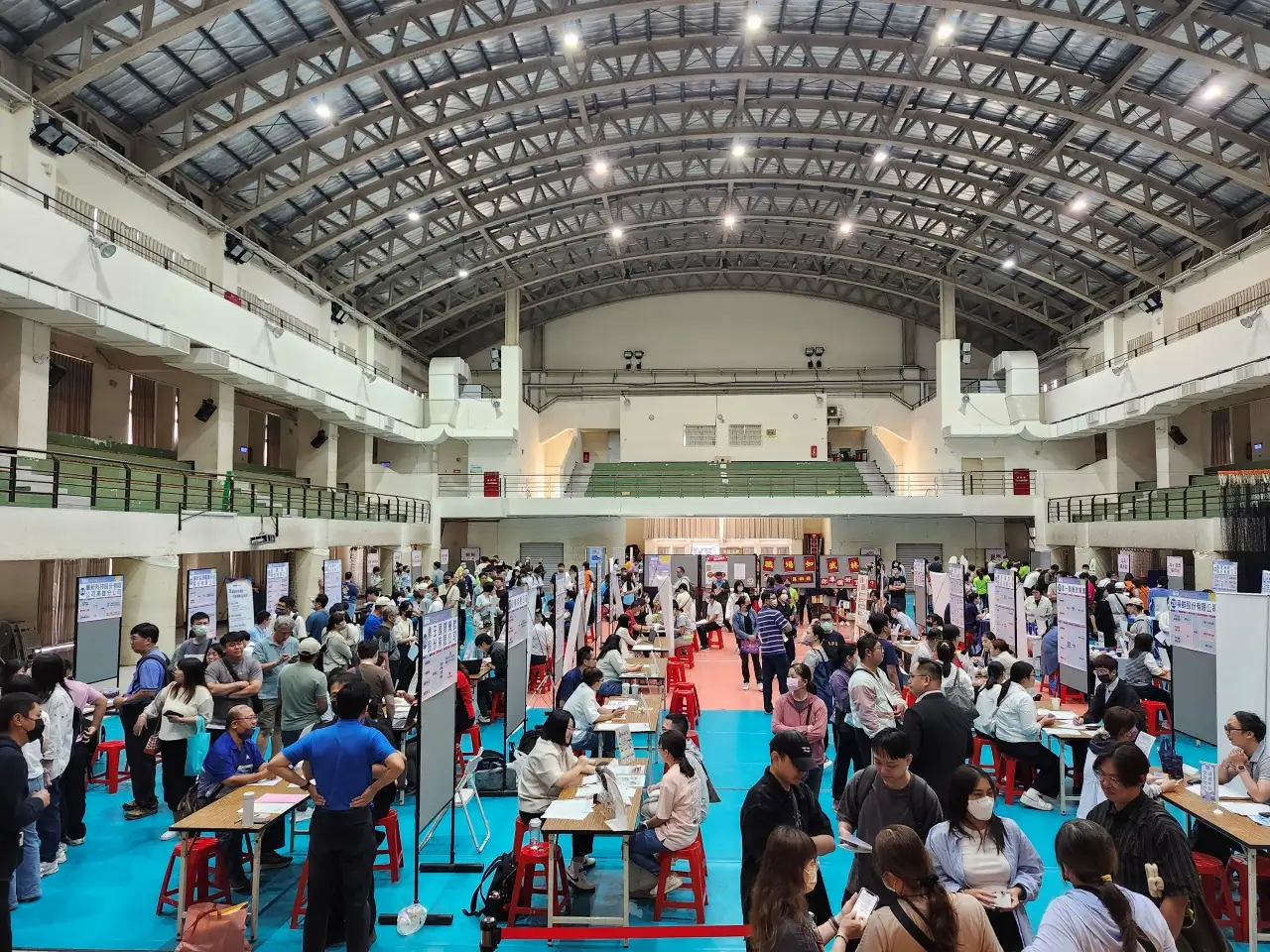 行政院主計總處最新統計，高雄市114年全年與下半年失業率皆為3.2%，持續維持六都最低，展現產業與就業市場穩健發展成果。（圖/高雄市政府提供）