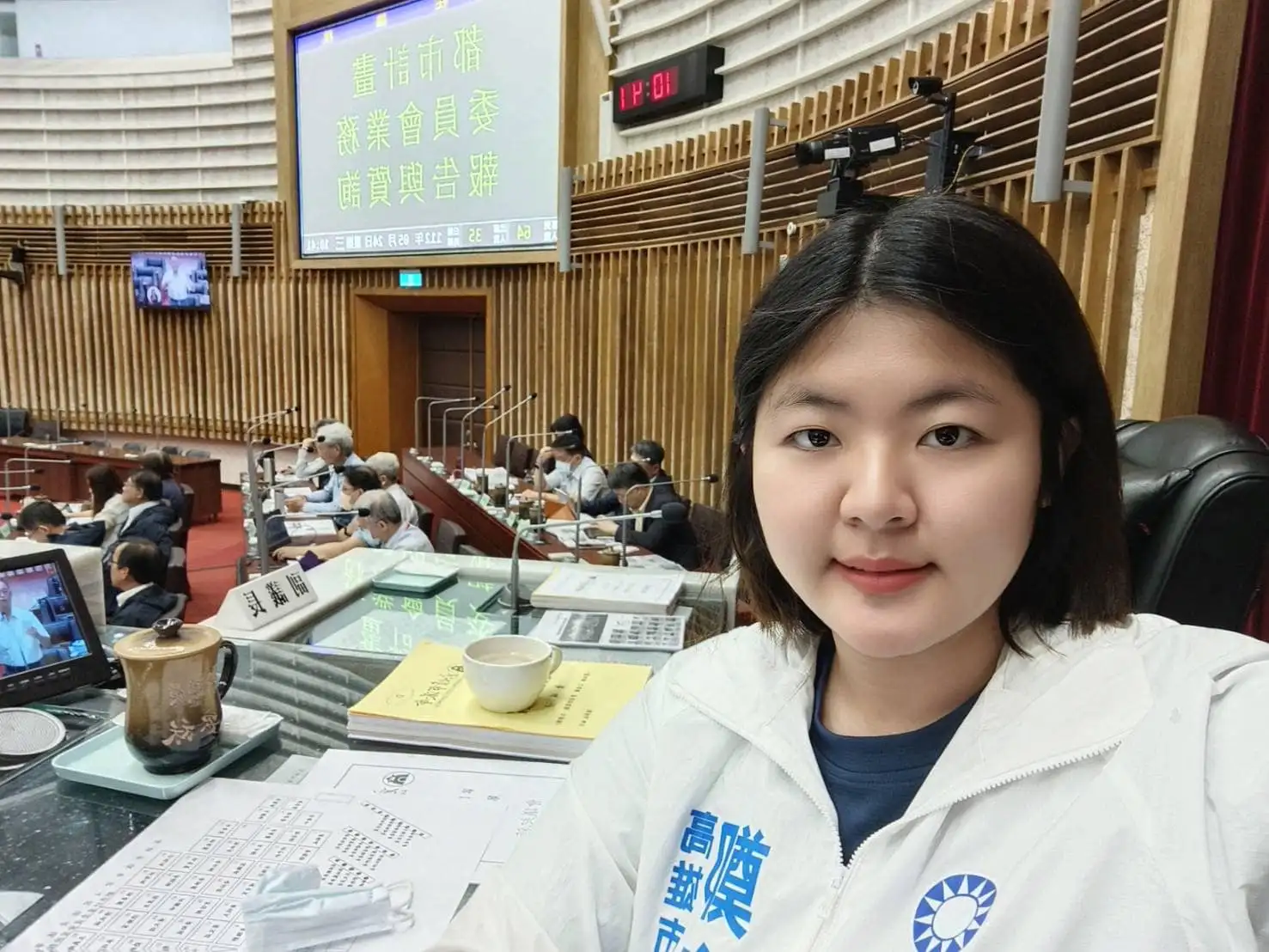 市議員鄭安秝針對鳳山溪長年污染問題提出具體訴求，要求市府不能只是口號，而要真正落實改善，讓市民看得到改變。（記者吳文生攝）