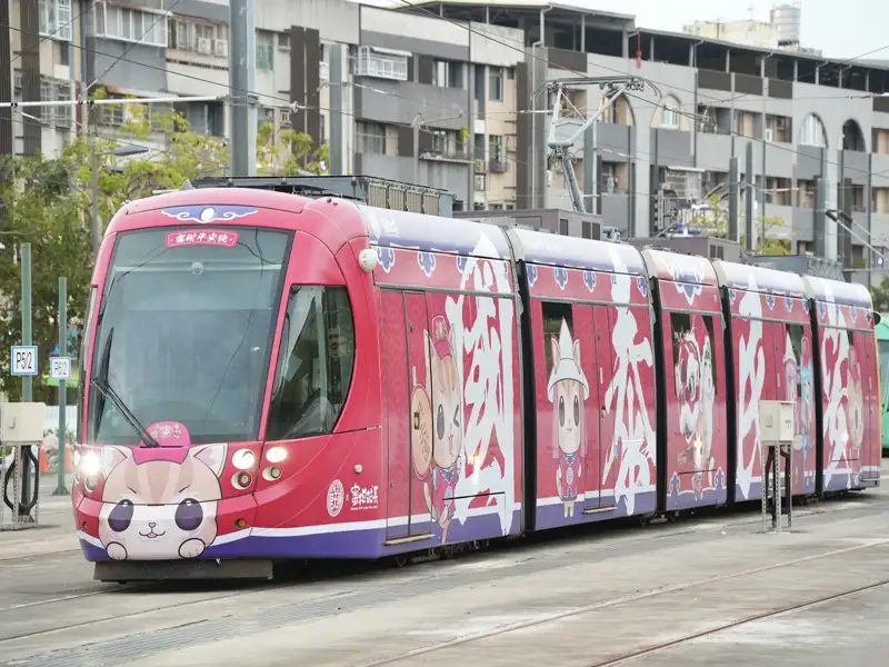 高雄捷運蜜柑站長聯名虎將軍彩繪列車啟航行駛至4/30