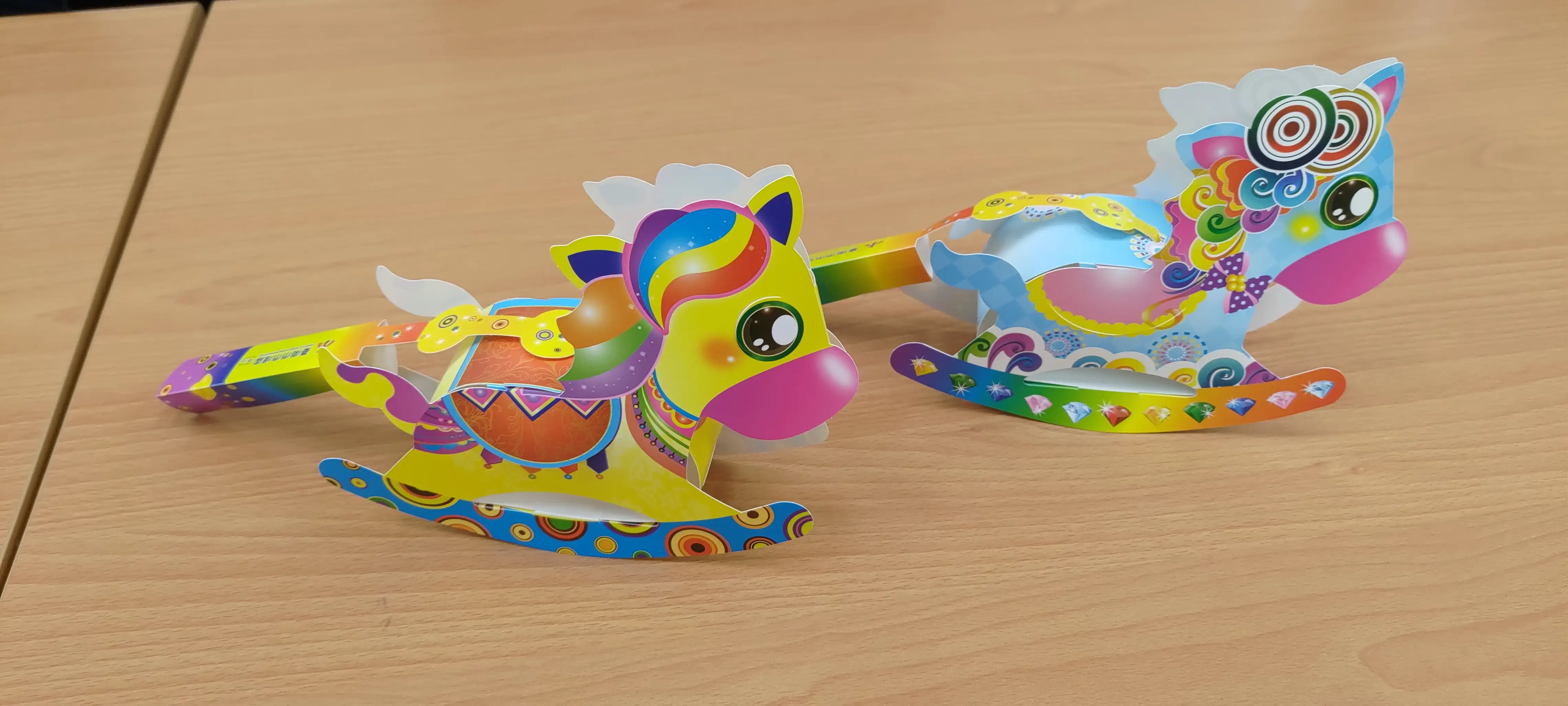 市場處搭配2026月津港燈節，在2月7日、2月21日、3月1日及3月8日等4天，於鹽水觀光美食城發放限量「馬年造型小提燈」。(圖/臺南市市場處 提供)