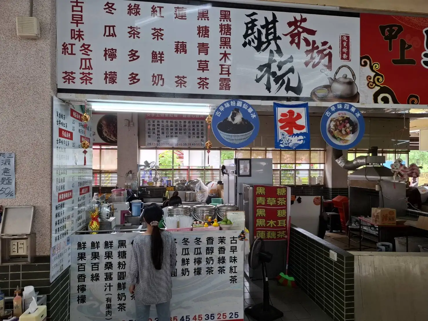 異於一般的手搖飲，麒杬茶坊採用季節性鮮果創造飲品，主打養生健康 。(圖/臺南市市場處 提供)