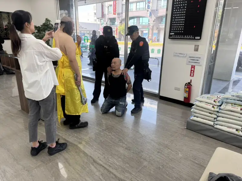 防搶演練超有戲　南警五分局邀「永康四大才子」亂入實測警力反應