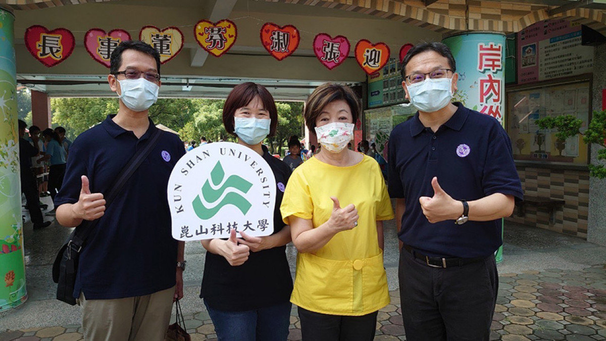 崑山科大攜手台積電更換南市32校LED燈具，鐘俊顏副校長(右)台積電慈善基金會張淑芬董事長(右2)合影