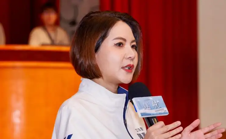 立委陳菁徽表示，立法院三讀通過《住宅法》修正案，明定社會住宅應保留至少20%，提供育有未成年子女家庭入住。（記者吳文生攝）