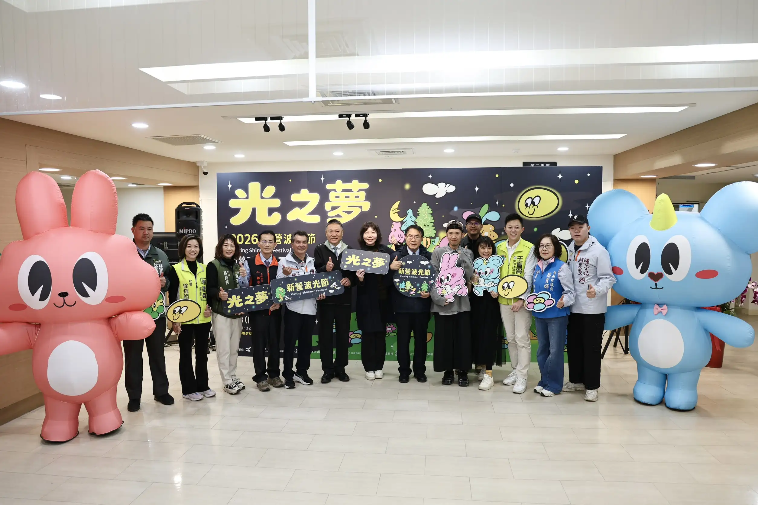 黃偉哲市長與現場貴賓一起合照。(圖/台南市政府 文化局 提供)