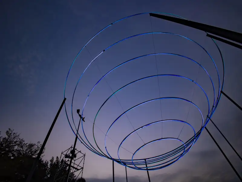 用光影藝術點亮新營天鵝湖 黃偉哲邀親子同遊「2026新營波光節」