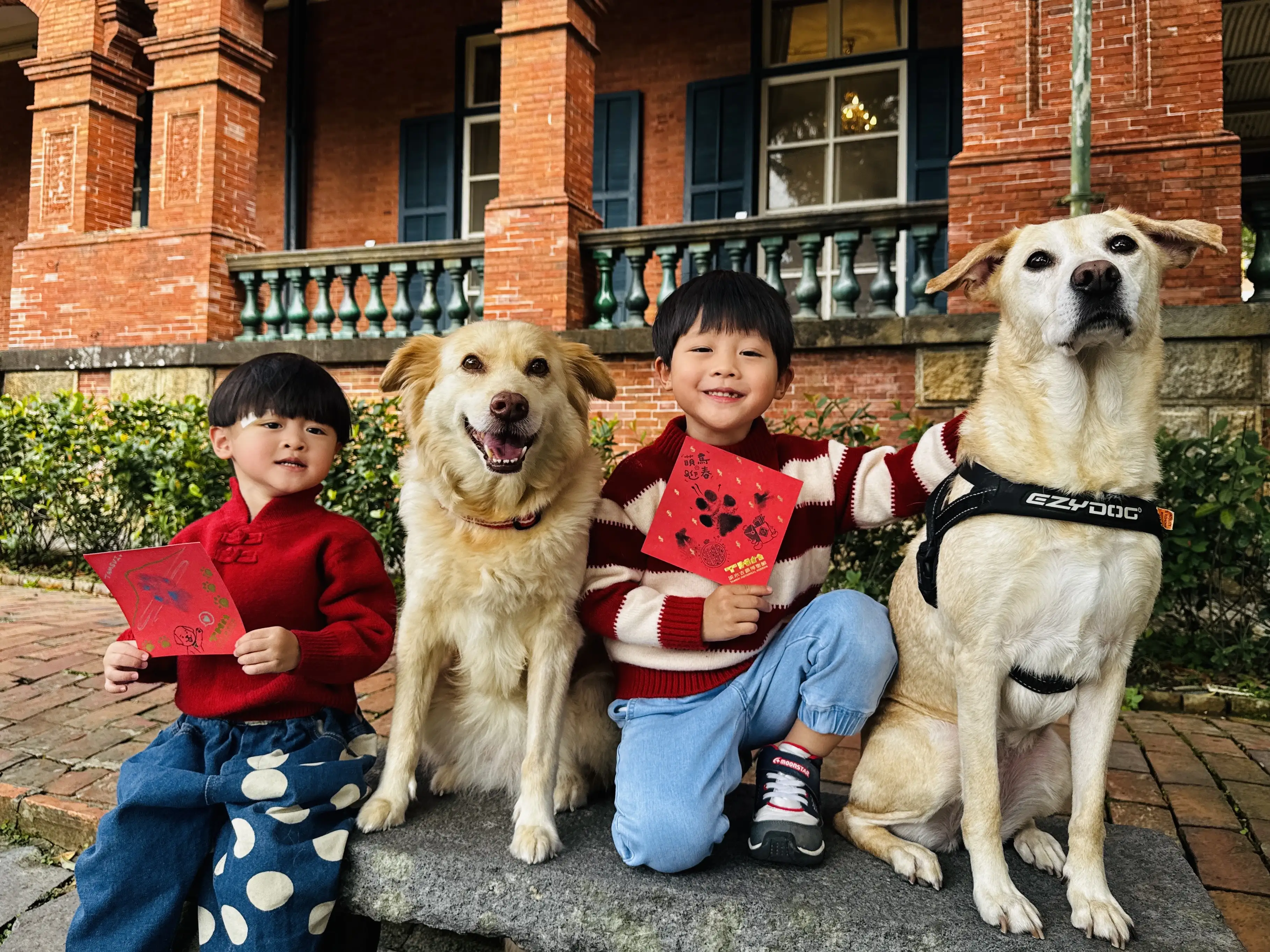 獨一無二的寵物「掌印斗方」化身今年過年最可愛的特色春聯，歡迎前來體驗。(圖/新北市立淡水古蹟博物館 提供）