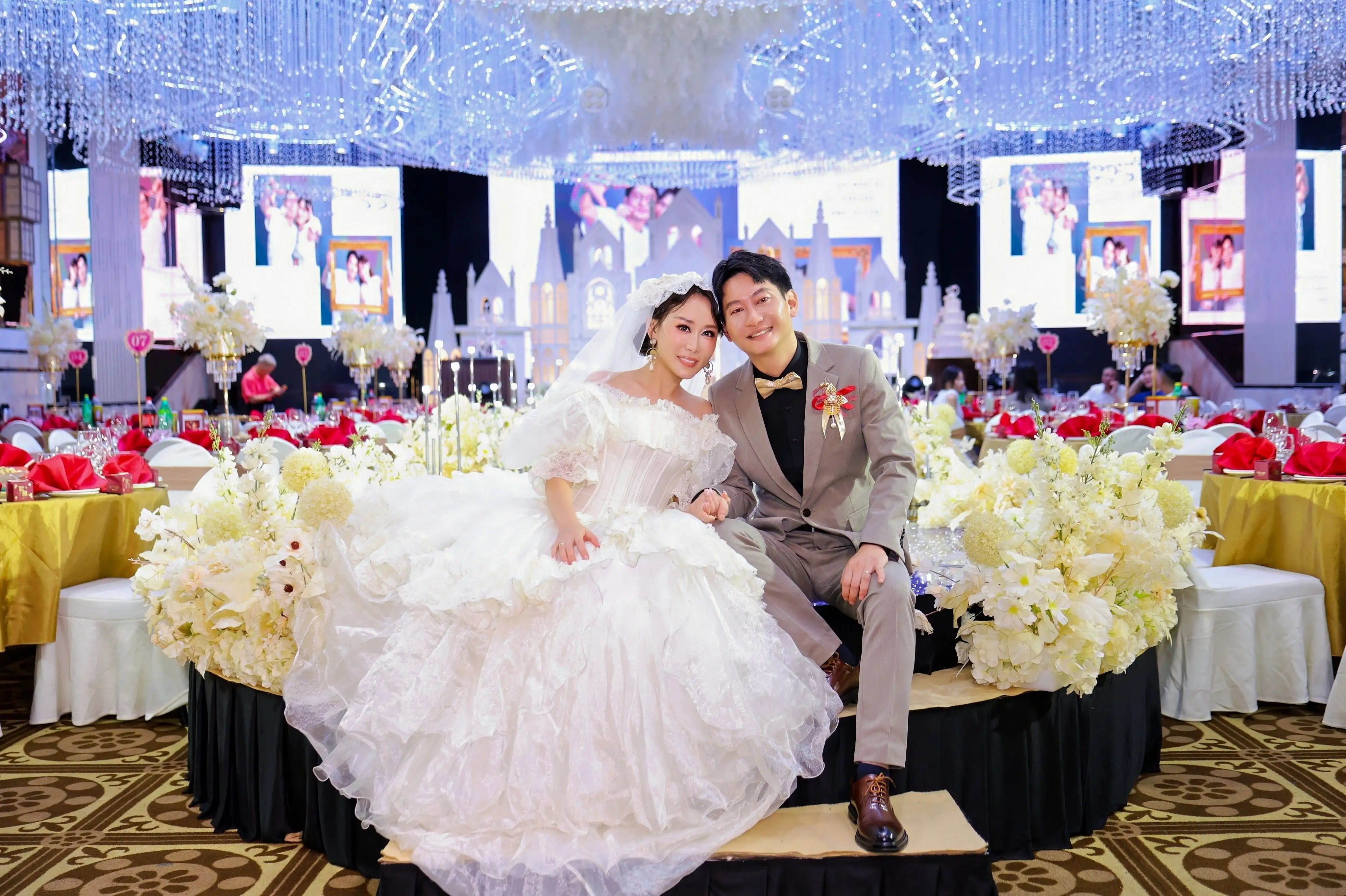 林岳廷與妻子招麗怡甜蜜合影，讓他從台灣青年到廣州女婿，同時在大灣區收穫事業，也收穫了愛情。(記者楊婉攝)