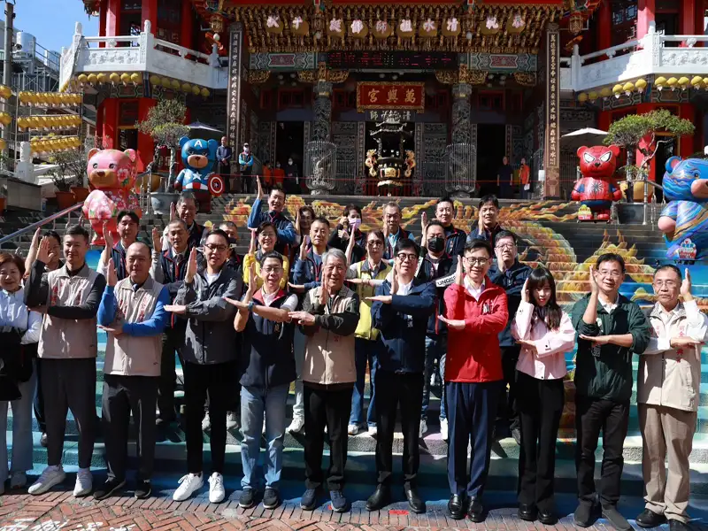 陳其邁馬年走春祈福　發送超人力霸王紅包傳遞新春祝福