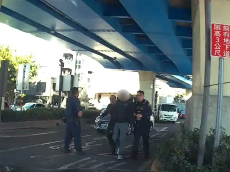 左營高鐵站前爆240萬元侵占糾紛　警圍捕追回鉅款及BMW